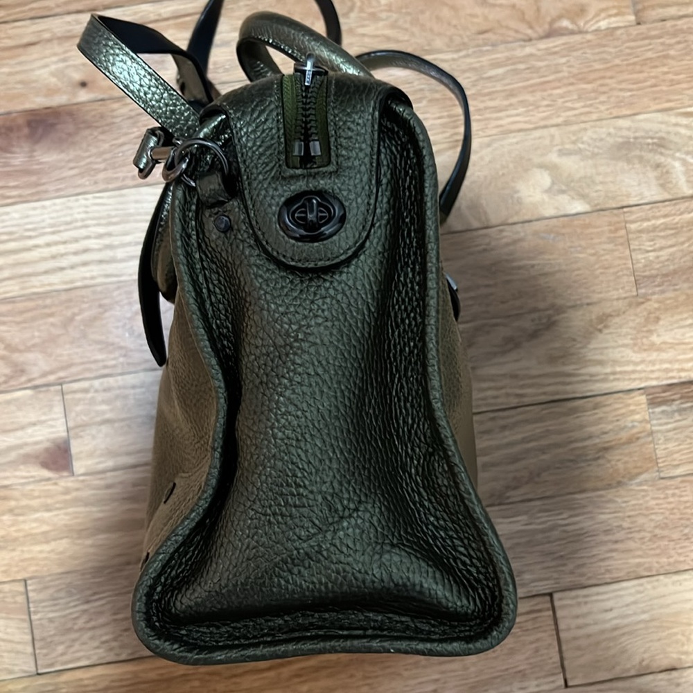 Coach metallic olive green pebble leather bag - Picture 5 of 10